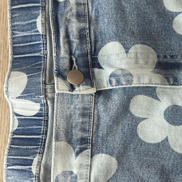 Plus Size Floral Denim Raw Hem Shorts - Size 4X New - Picture 3 of 8